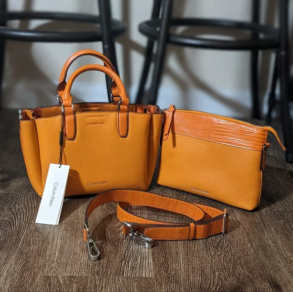 Calvin Klein Rita Crossbody - Flame Orange, NWT 🚨 DISCONTINUED!🚨 - Picture 2 of 13